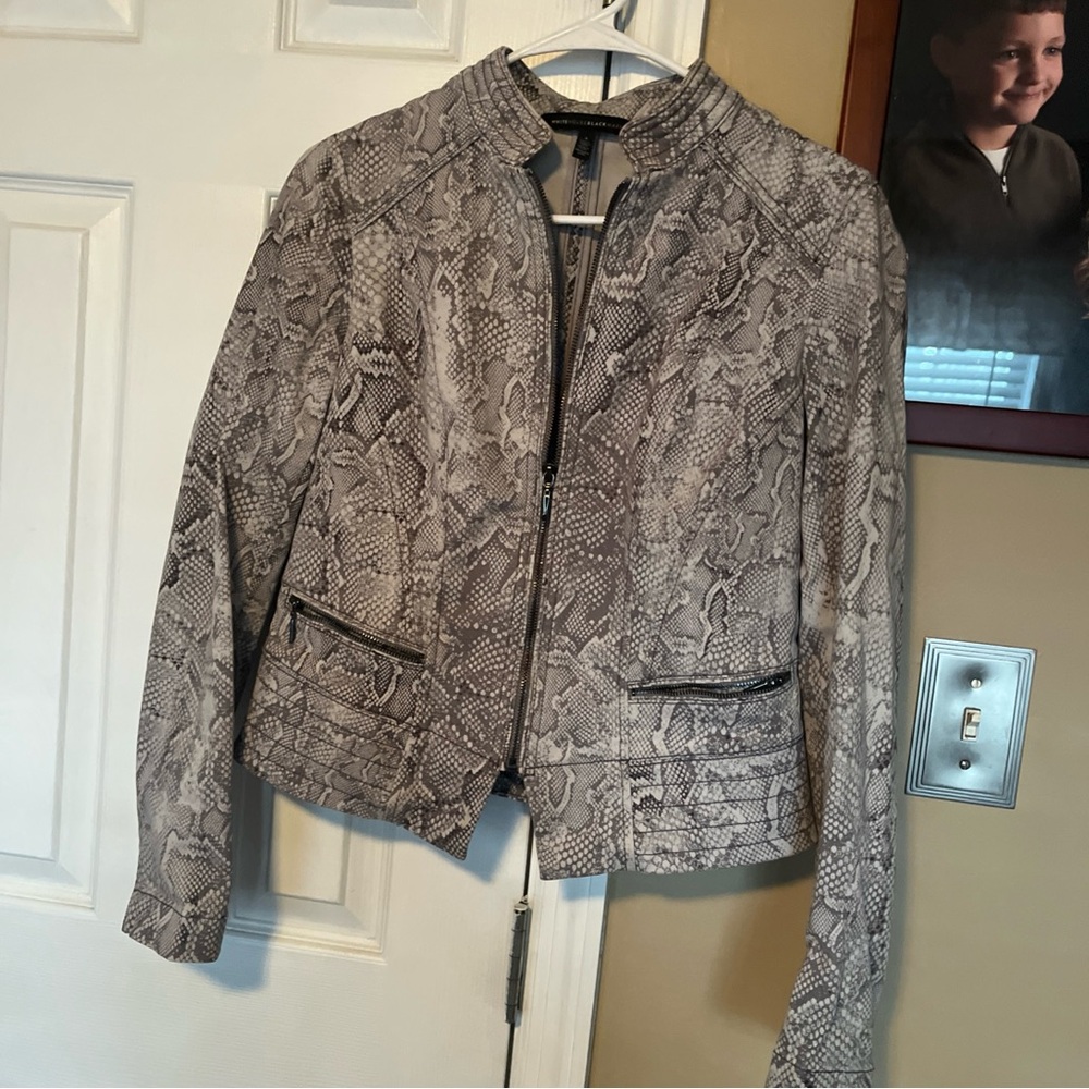White House Black Market Gray Snake Print Jacket size 4 stunning